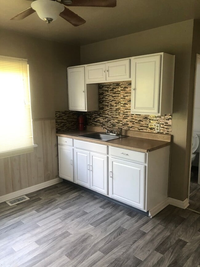 Photo - 1 Bedroom Newly renovated garden style apartments available for rent Unidad 1791 MOUND ST