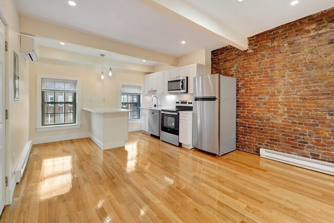Building Photo - 61 Broadway Unit 3 Rental