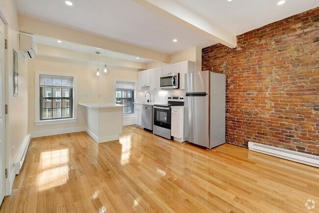 Building Photo - 61 Broadway Unit 3 Rental