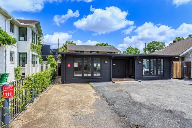 Photo - 1420 W Alabama St House