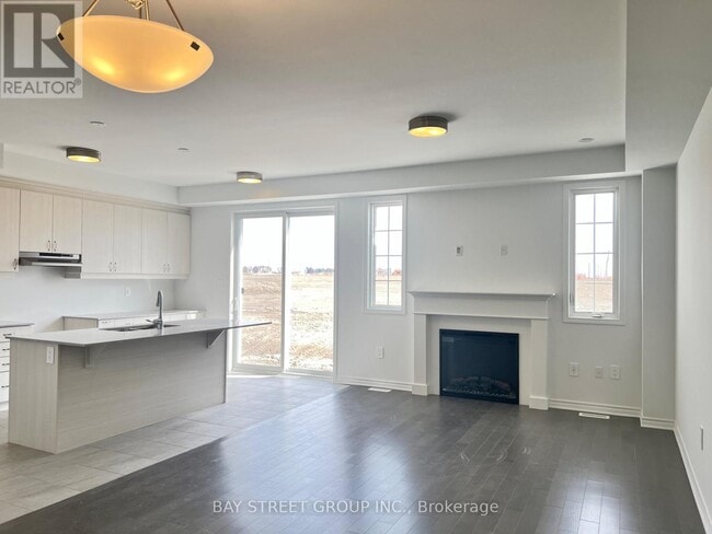 Photo - 127 Leslie Richards St