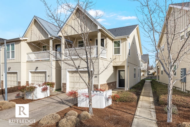 Building Photo - Gorgeous End Unit Townhome in The Heart of Historic Jacksonville!