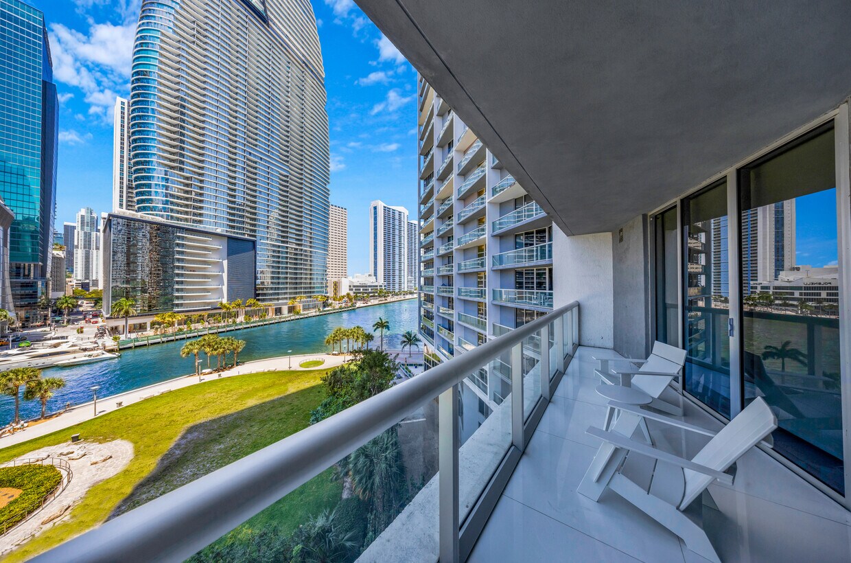 Photo - 475 Brickell Ave (Miami, FL)