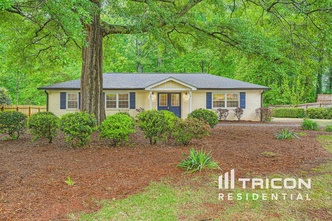 Photo - 2001 E Lake Dr