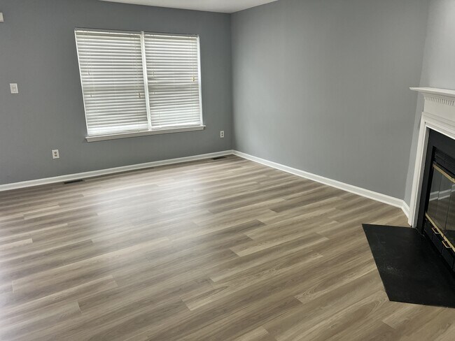 Photo - 627 Candlestick Ln