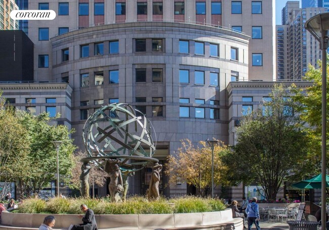 Photo - 350 W 50th St