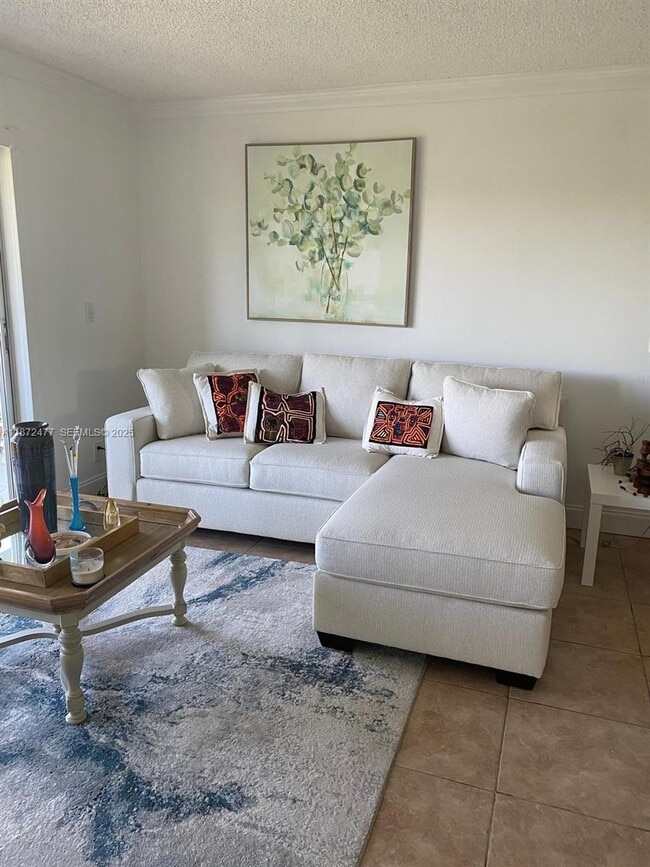 Photo - 300 NE 14th Ave Unidad 505