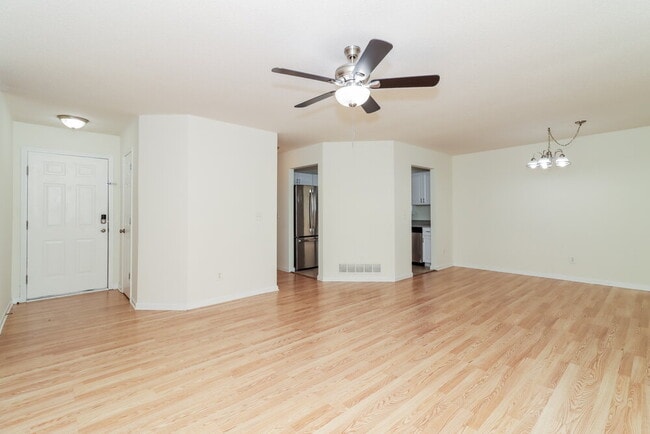 757 Newport Dr