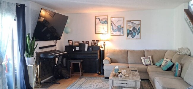 Photo - 1437 Robin Ln