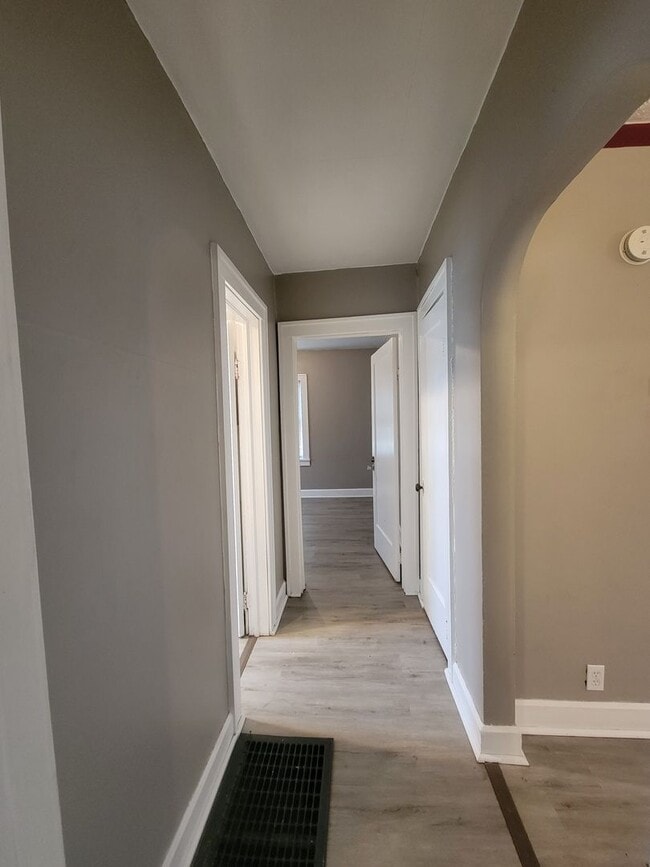 Photo - 2111 W 8th St