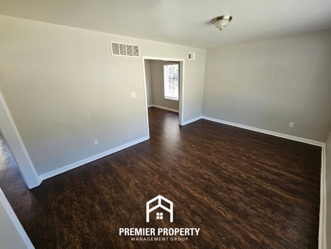 Photo - 5759 Foxdale Rd