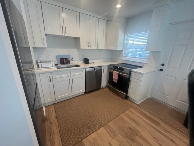 615 Azalea Ln Unit 4A