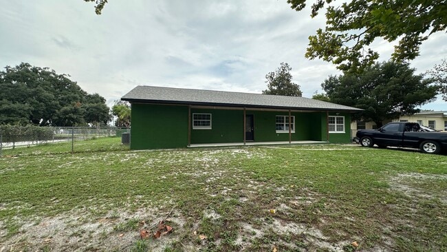 Building Photo - 261 W Caldwell St