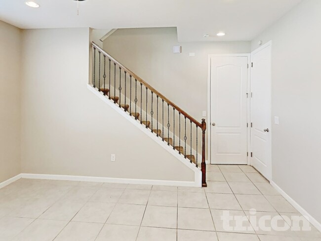 2038 Sloans Outlook Dr