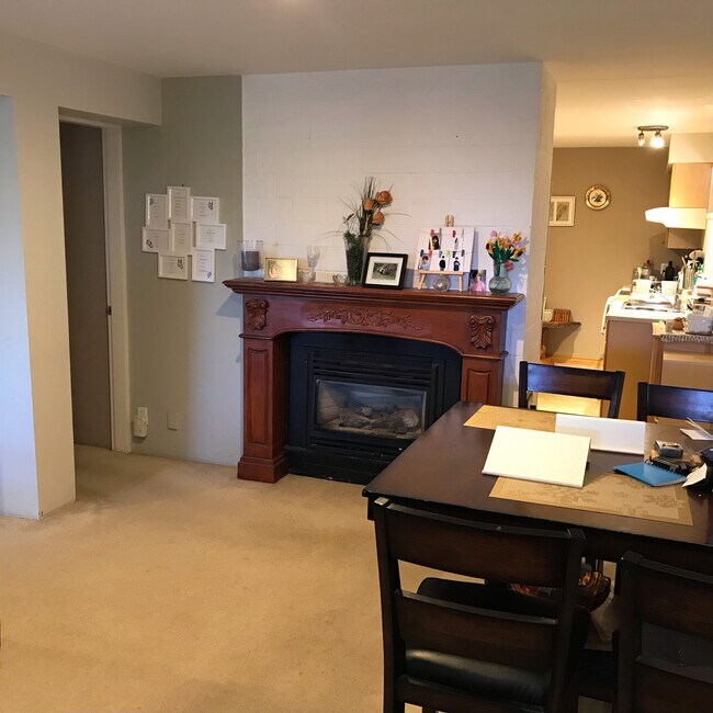 Photo - 15091 Royal Av