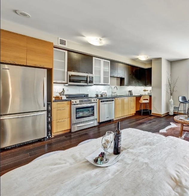 Building Photo - 530 E 84th St Unit 4C Rental