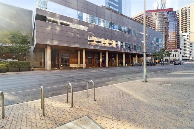 Photo - 210 Lavaca St Unidad 1802