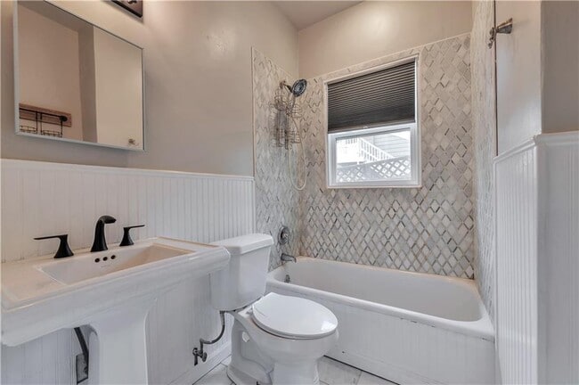 Photo - 1745 Sylvan Rd SW