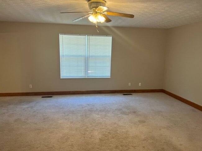 Photo - Maryville 37801 - 4 bedroom, 2.5 bath home with 2300+ SF on 1.26 acres. - Call Troy Adams (865) 2...
