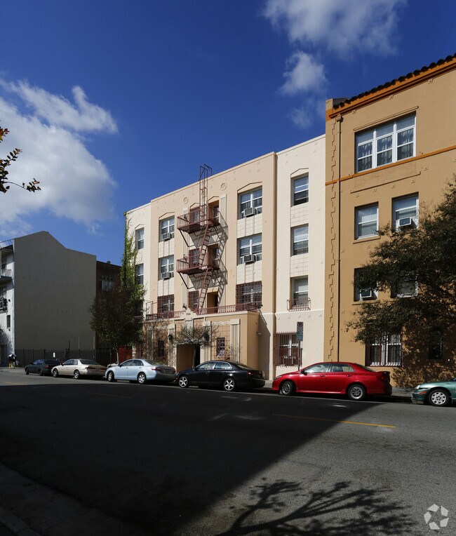 Photo - Mariposa Apartments Unidad 709 S. Mariposa Avenue - #402