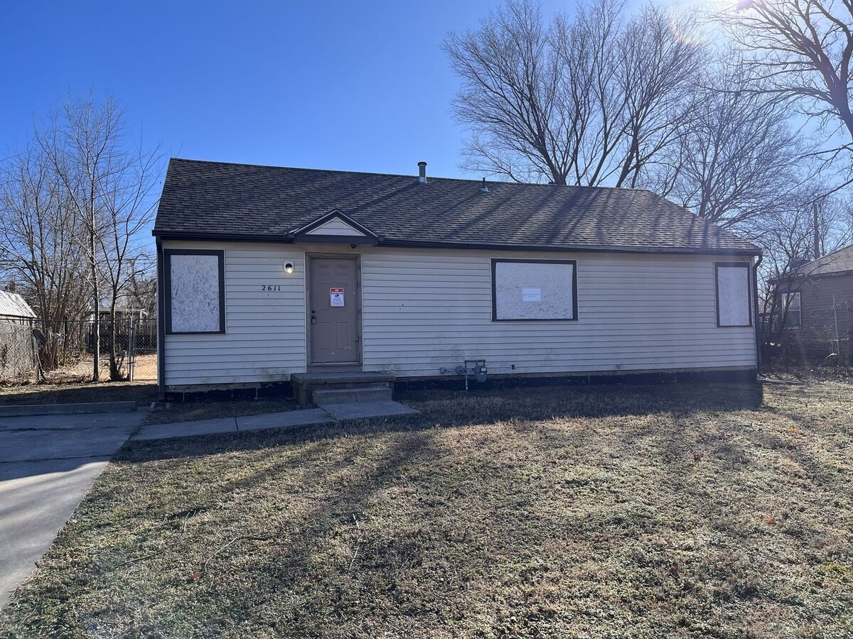 Photo - 2611 E Shadybrook Ln