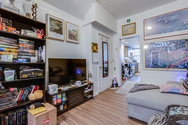 Photo - 2013.5 Gregory St Unit 1