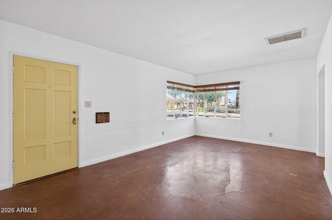 Photo - 901 W Willetta St