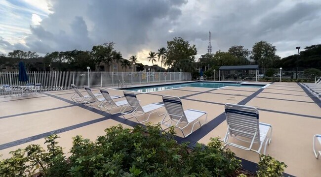 Photo - 251 Palm Cir W Unit 107