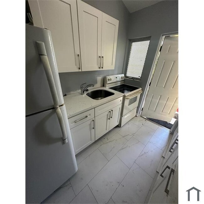 Photo - 844 NW 12th St