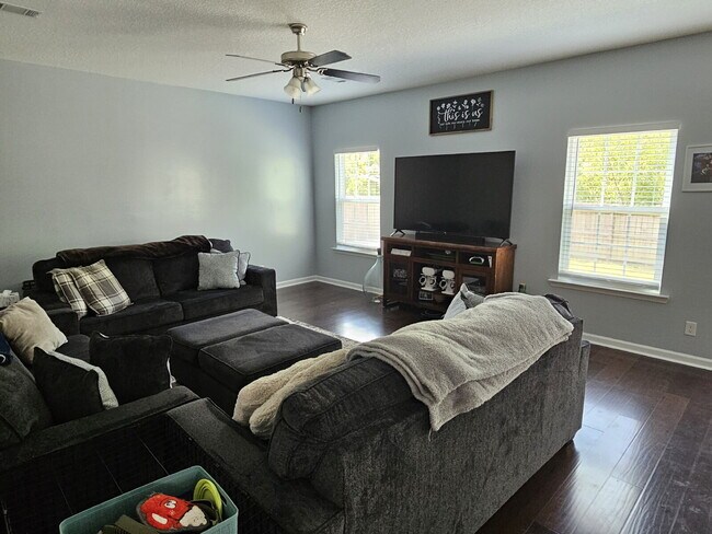 Photo - Large 5 bed home in excellent condition on...