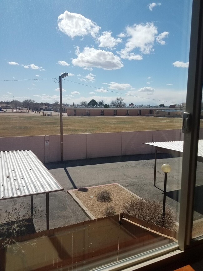 Fuera del segundo piso de MBR - 3301 Monroe St NE