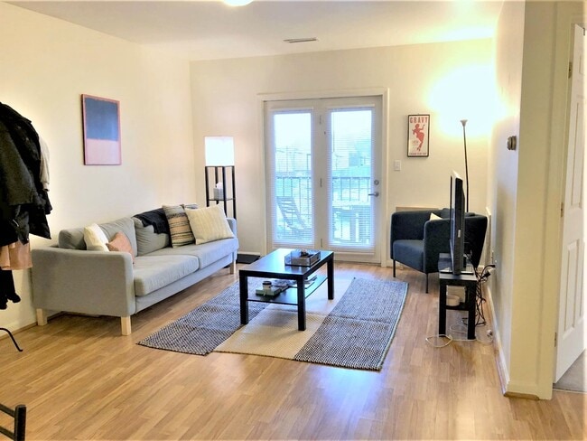 Building Photo - 11 Kent Ct Unit 2