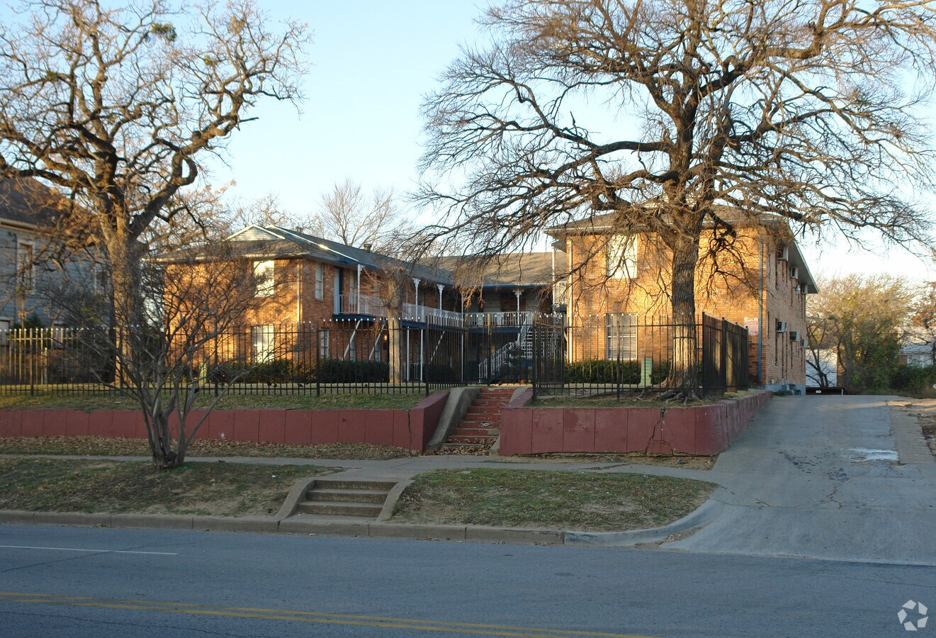 Photo - 707-711 N Marsalis Ave Apartments