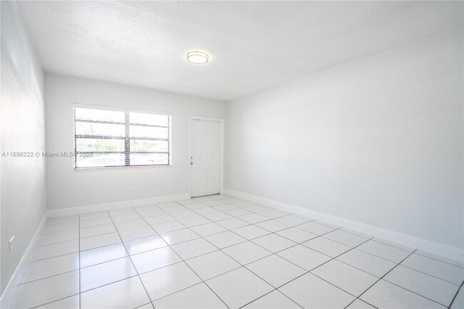 Photo - 430-481 81st St Unidad 3