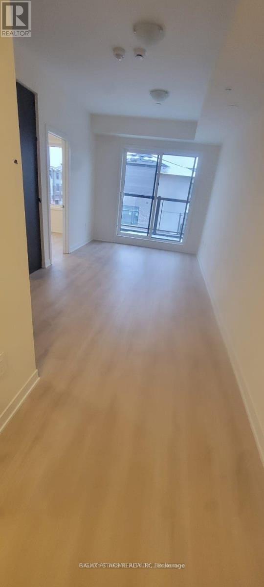 Photo - 1695 Dersan St