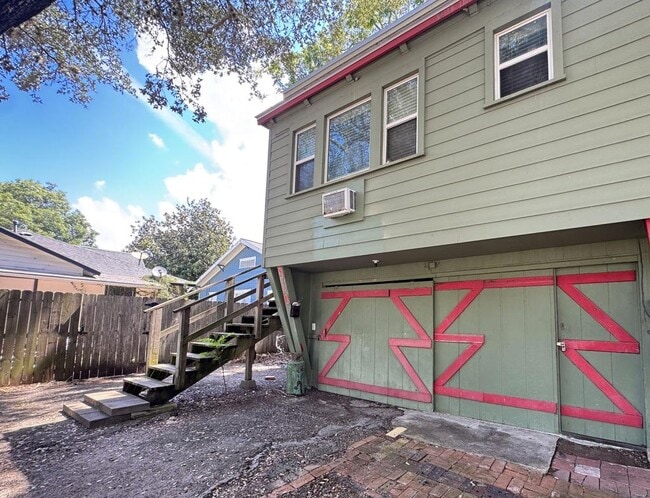 Photo - 910 N Washington St
