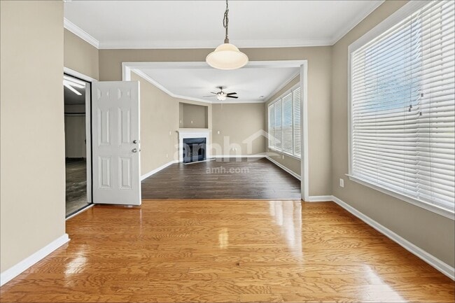 317 Collinsworth Dr