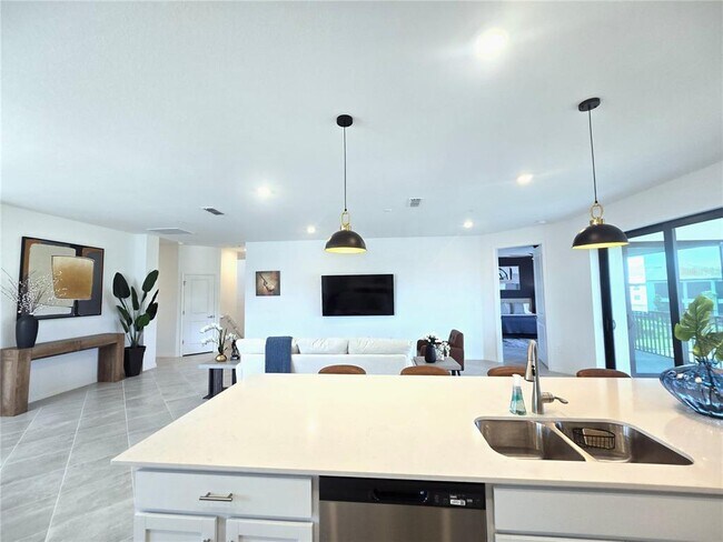 5552 Summit Point Cir