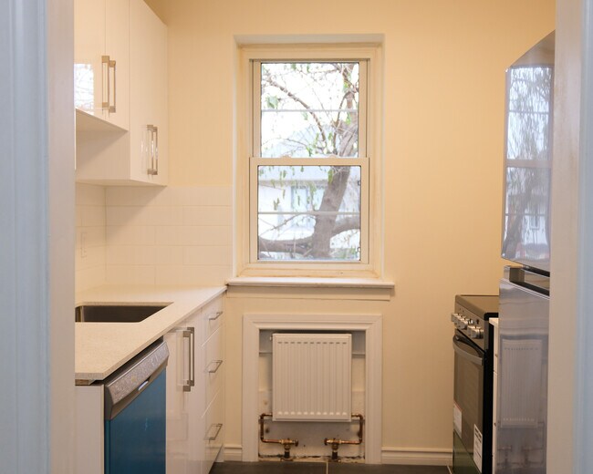 Photo - Montgomery Apartments