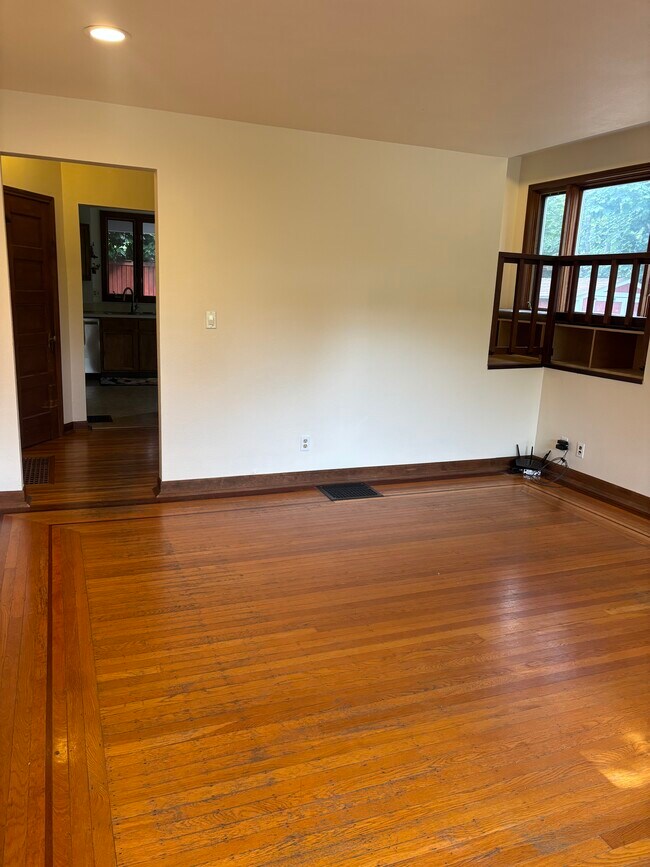 Photo - 2411 SE Main St Unidad Spacious 3-Bedroom Home