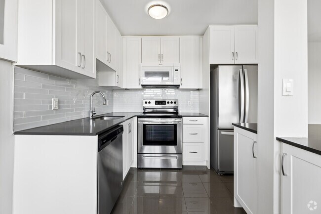 2BR, 1BA - 788SF - Kitchen