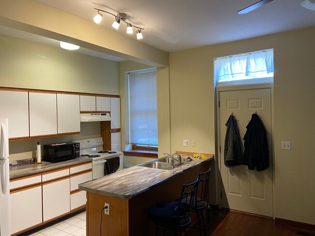 Photo - 2117 Menard St Unidad B