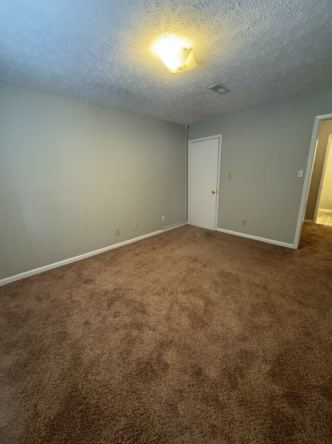 Photo - 909 Applewood Ln
