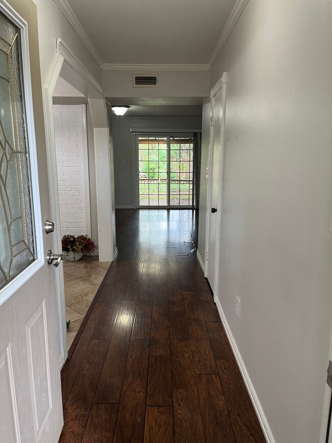 Photo - 228 E Circle Dr