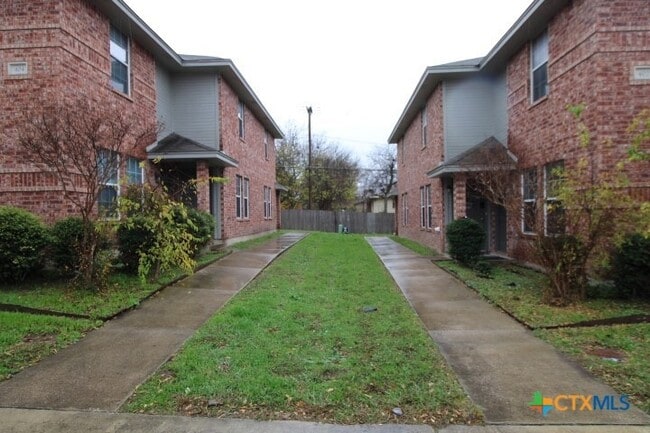 Building Photo - 402 Bowden Ave Unit D