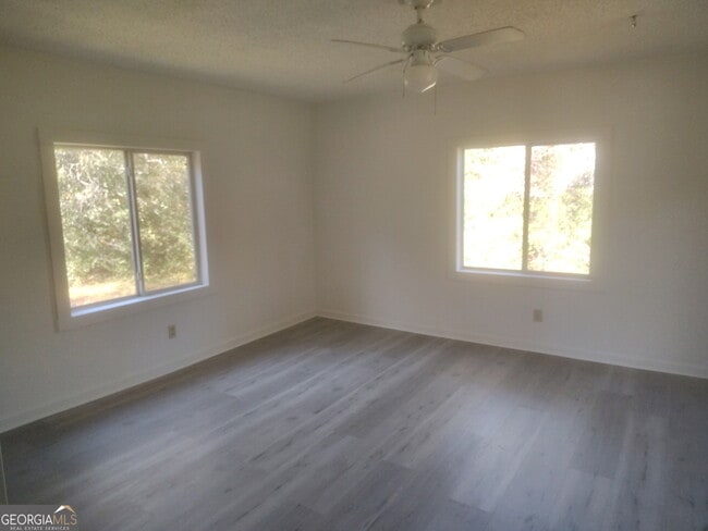 Photo - 929 Bond Bridge Rd