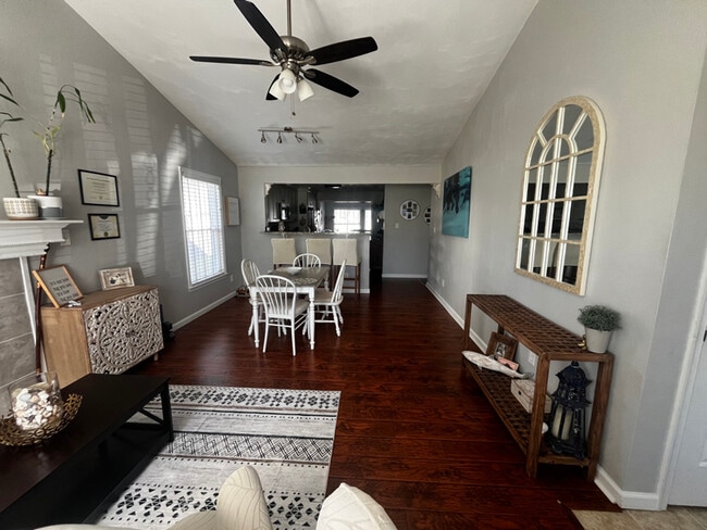 Photo - 1112 Bonfield Ct