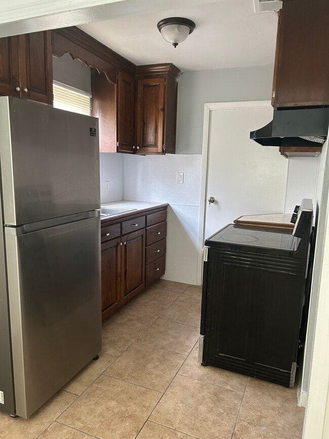 Photo - 2725 Deer St