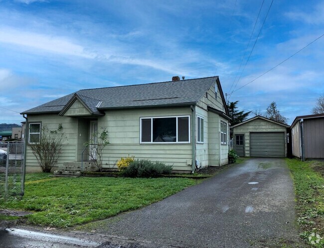 Building Photo - 2 Bedroom 1.5 Bath House