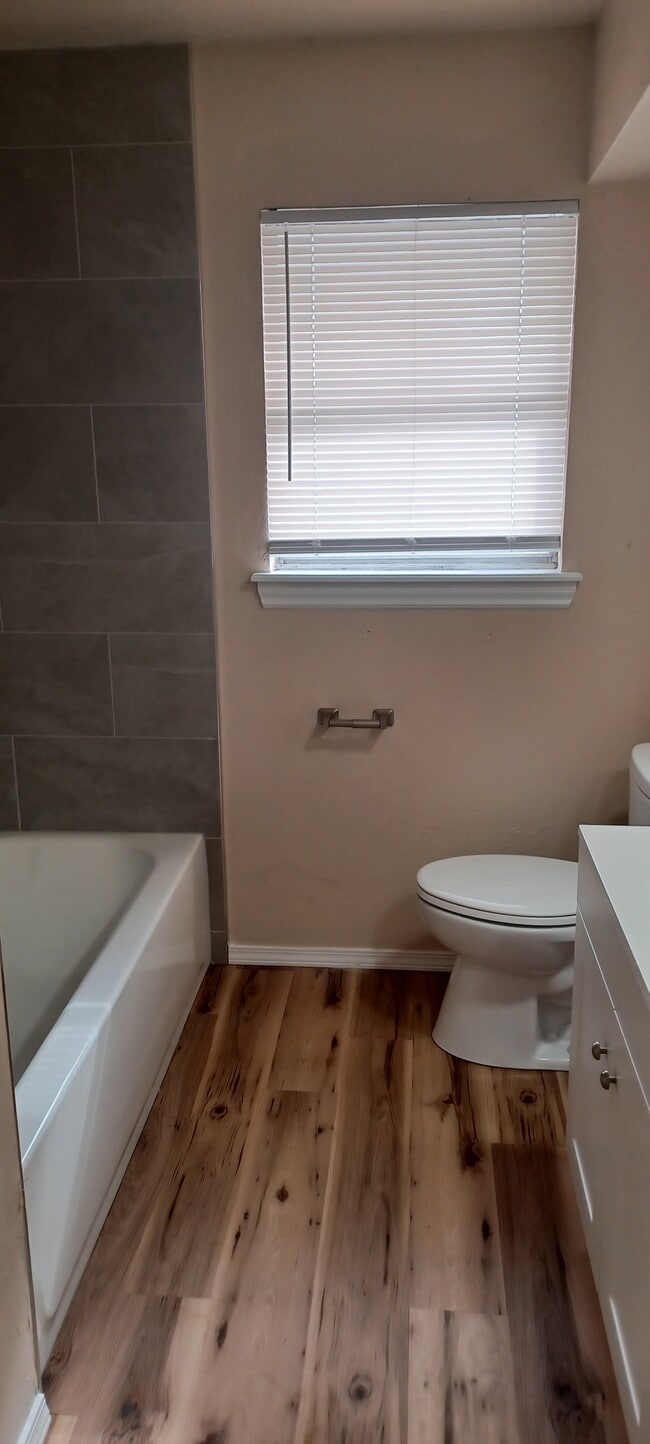 Photo - 2004 Sandra Dr